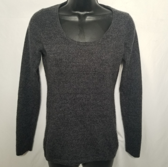 Quinn Cashmere Sweater Size Medium Roundneck Black Gray - Picture 2 of 7